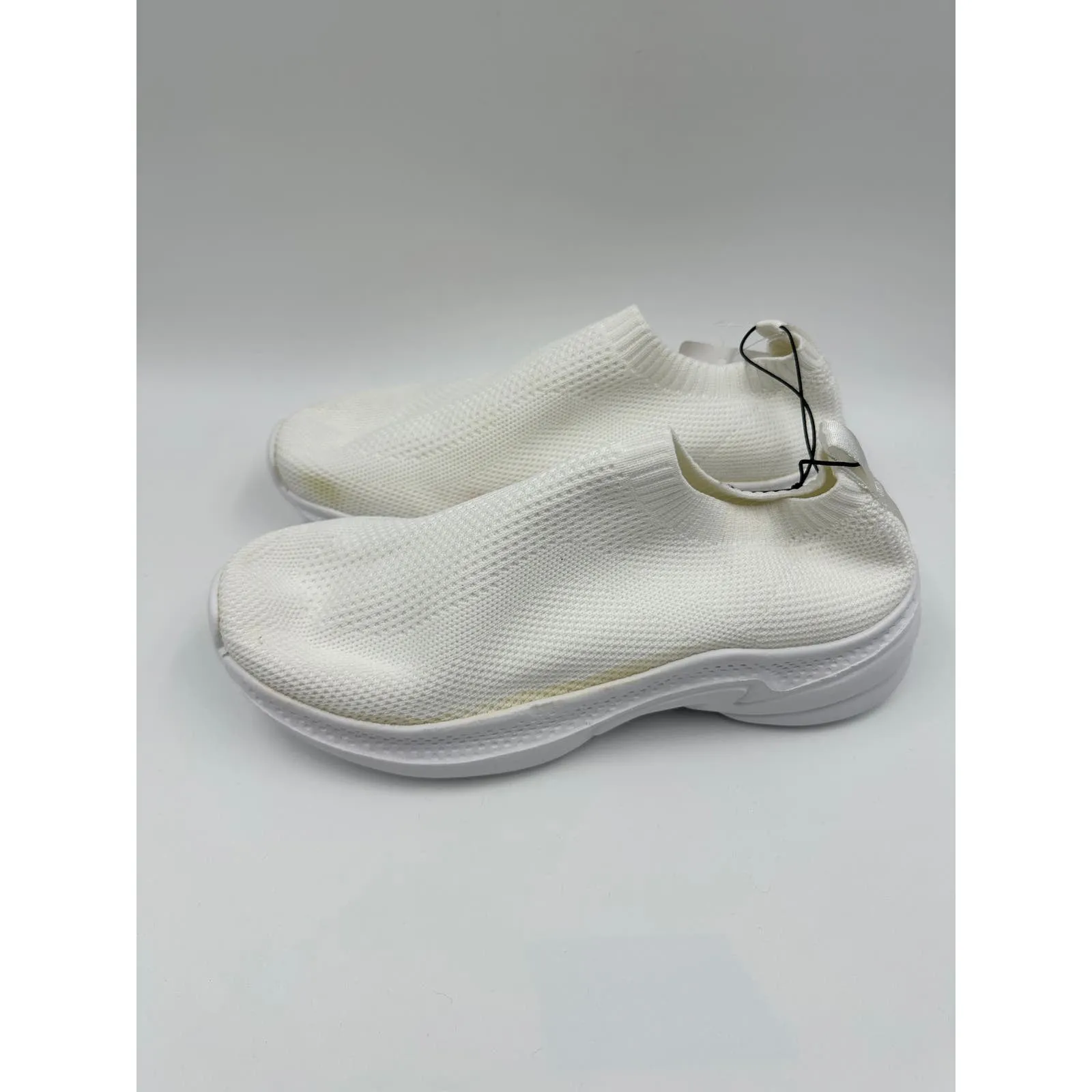 Women's sIze 8, All White Slip-on Casual Sneaker for Walking the Dog or Errands